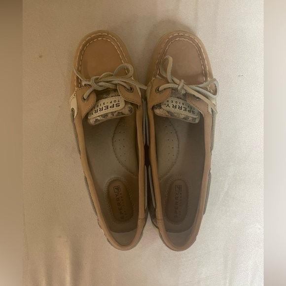 Sperry slip on cheetah print boat shoe, size 6 - Picture 4 of 4